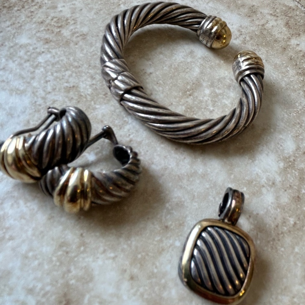 Set of David Yurman: bracelet, pendant and earrings